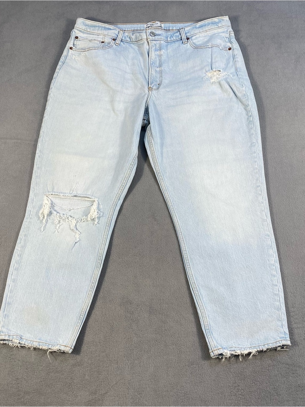 Abercrombie& Fitch-The Mom,High Rise women’s Light Blue Distressed Jeans, 34/18R